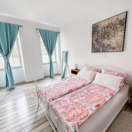 Apartment Main Square *