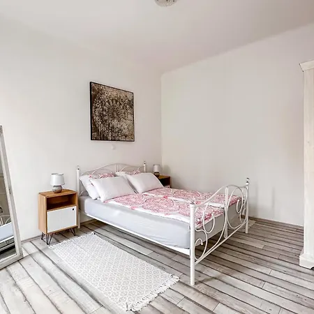 Main Square Apartment