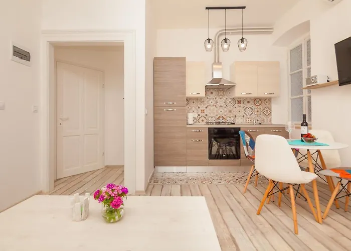 Main Square * 普拉